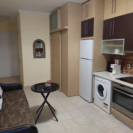 Dilyana 2 شقة Karianí